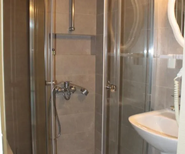 Kandira Butik Кешме