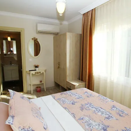 Kandira Butik 4*