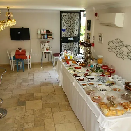 לינה וארוחת בוקר Kandira Butik 4*